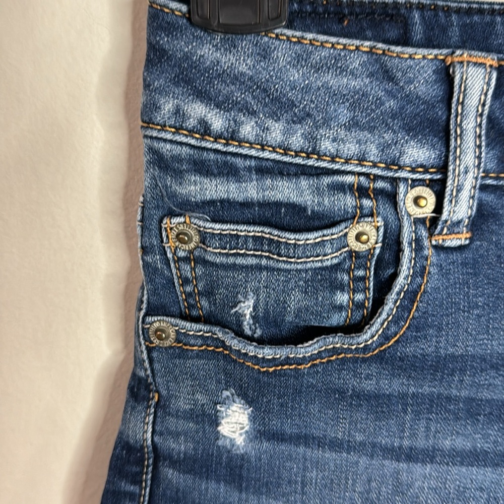 American Eagle super stretch distressed cuffed medium wash denim shorts size 4 - Picture 3 of 11